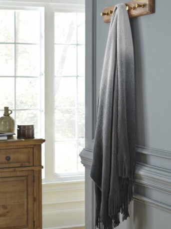 Ashley Danyl Black/Gray A1000499. Комплект пледов Ashley Danyl Black/Gray.